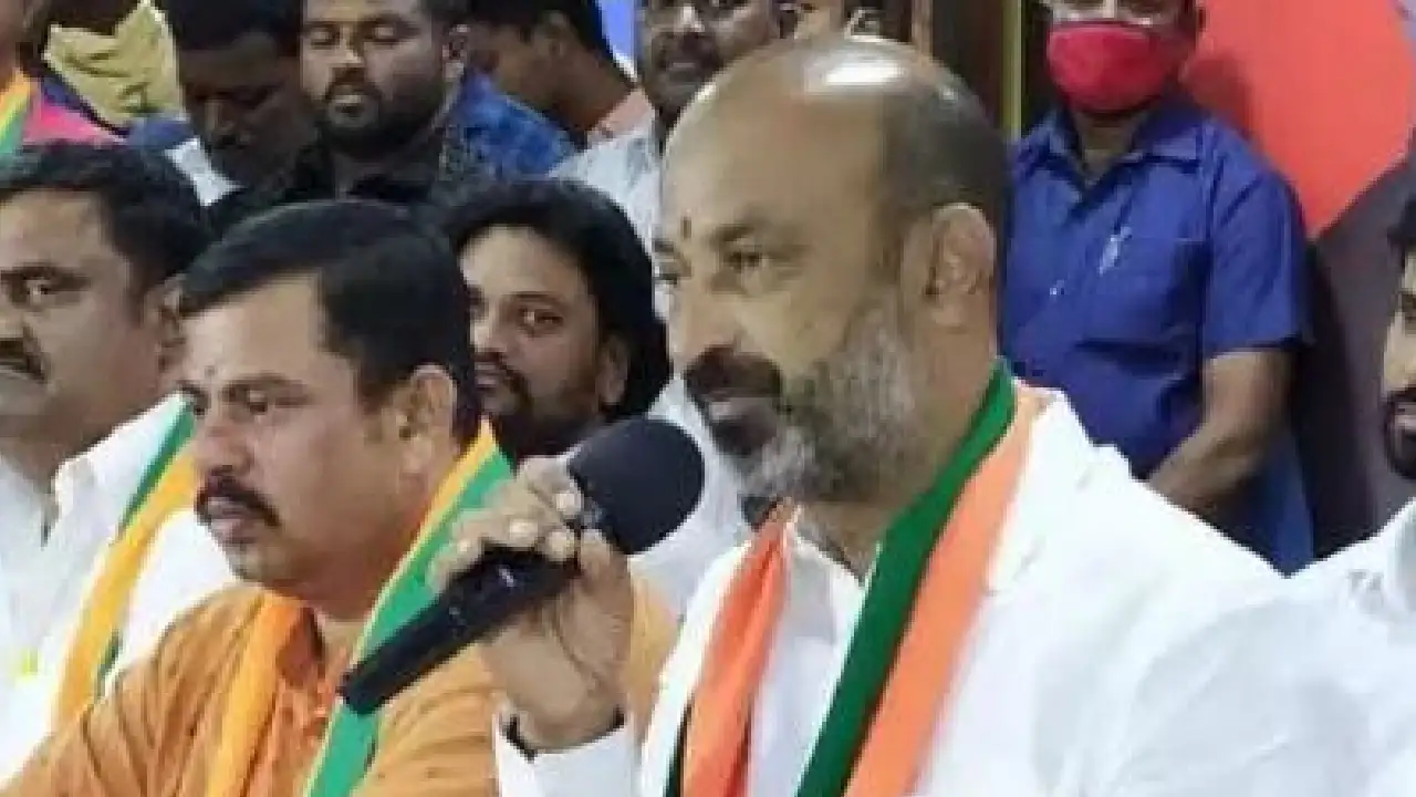 BJP Bandi Sanjay : దమ్ముంటే కంటోన్మెంట్ కరెంటు కట్ చేయండి చూస్తాం : బండి సంజయ్ BJP Bandi Sanjay : దమ్ముంటే కంటోన్మెంట్ కరెంటు కట్ చేయండి చూస్తాం : బండి సంజయ్