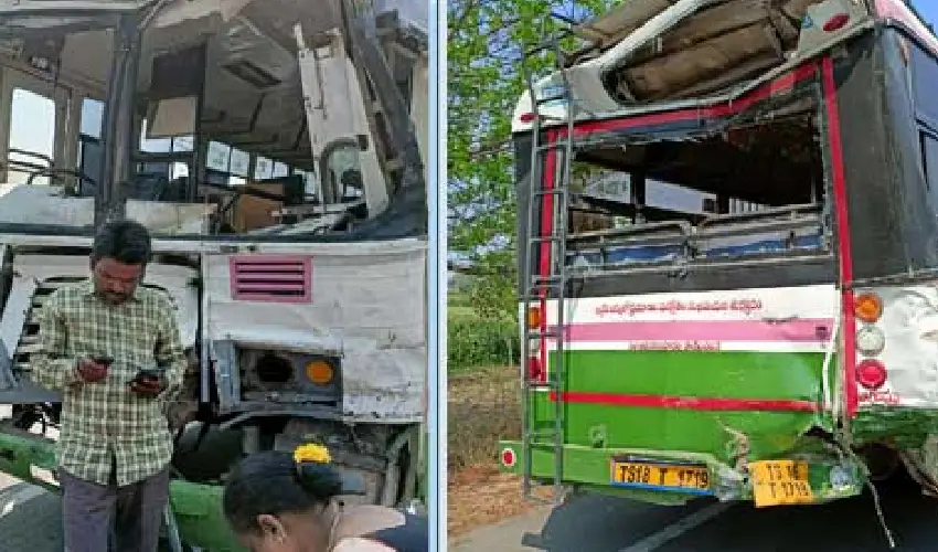 Nirmal Bus Accident : నిర్మల్ జిల్లాలో ఘోర ప్రమాదం.. 2 ఆర్టీసీ బస్సులు ఢీ.. 30మందికి గాయాలు Nirmal Bus Accident : నిర్మల్ జిల్లాలో ఘోర ప్రమాదం.. 2 ఆర్టీసీ బస్సులు ఢీ.. 30మందికి గాయాలు