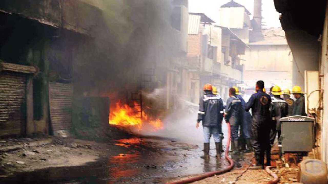 Bhoiguda Fire Accident: బోయిగూడ అగ్నిప్రమాదానికి కారణం కనిపెట్టిన అధికారులు Bhoiguda Fire Accident: బోయిగూడ అగ్నిప్రమాదానికి కారణం కనిపెట్టిన అధికారులు