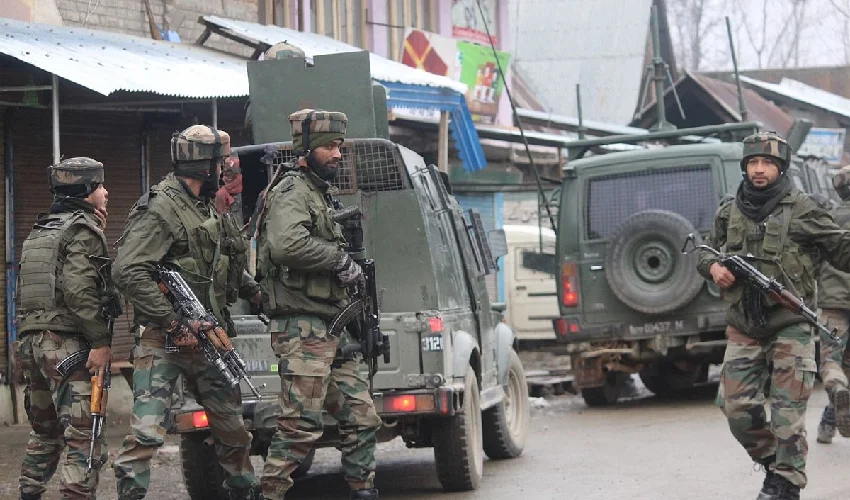 Jammukashmir Encounter: నలుగురు ఉగ్రవాదులను మట్టుపెట్టిన భద్రతా దళాలు Jammukashmir Encounter: నలుగురు ఉగ్రవాదులను మట్టుపెట్టిన భద్రతా దళాలు