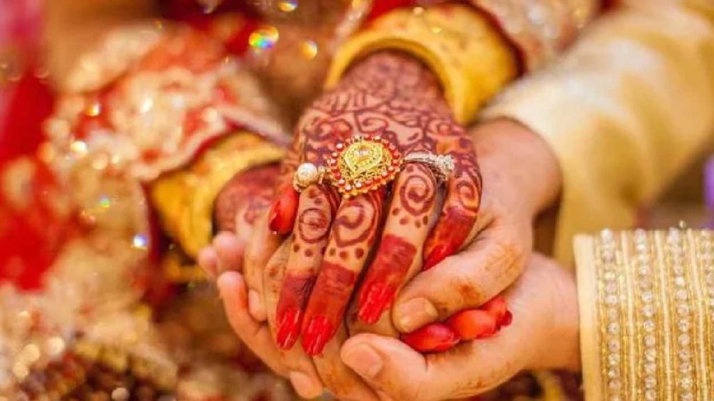 Married Woman Eloped With Boy Friend