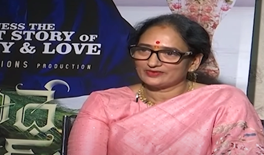 Radheshyam : ప్రభాస్కు కచ్చితంగా పెళ్లి జరుగుతుంది.. ప్రభాస్ గురించి ఎవరికీ తెలియని సీక్రెట్స్ చెప్పిన కృష్ణంరాజు భార్య Radheshyam : ప్రభాస్కు కచ్చితంగా పెళ్లి జరుగుతుంది.. ప్రభాస్ గురించి ఎవరికీ తెలియని సీక్రెట్స్ చెప్పిన కృష్ణంరాజు భార్య