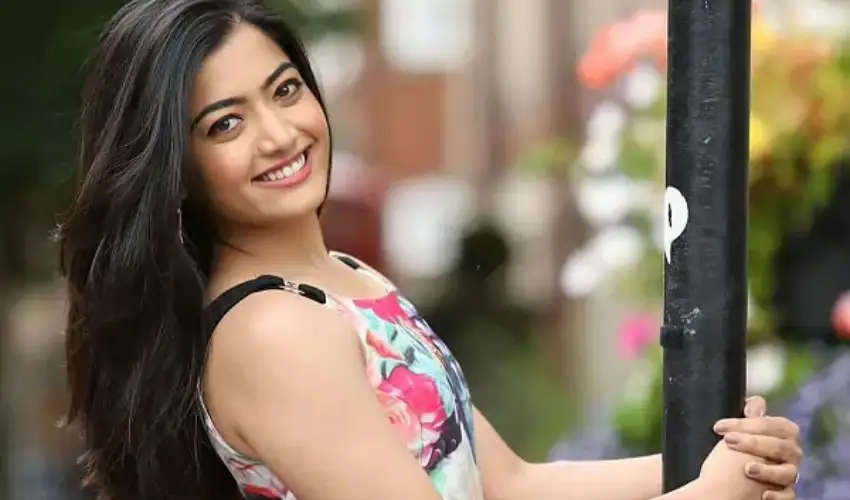 Rashmika Mandanna : ఇంకో జన్మ ఉంటే మగాడిగా పుట్టాలనుకుంటున్నా.. Rashmika Mandanna : ఇంకో జన్మ ఉంటే మగాడిగా పుట్టాలనుకుంటున్నా..