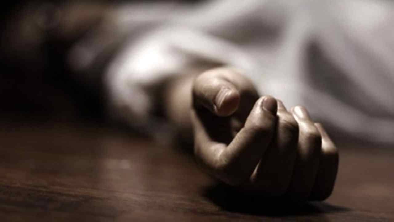 Stabbing : ముప్పై ఏళ్ల తర్వాత టీచర్ పై పగ తీర్చుకున్న విద్యార్ధి Stabbing : ముప్పై ఏళ్ల తర్వాత టీచర్ పై పగ తీర్చుకున్న విద్యార్ధి