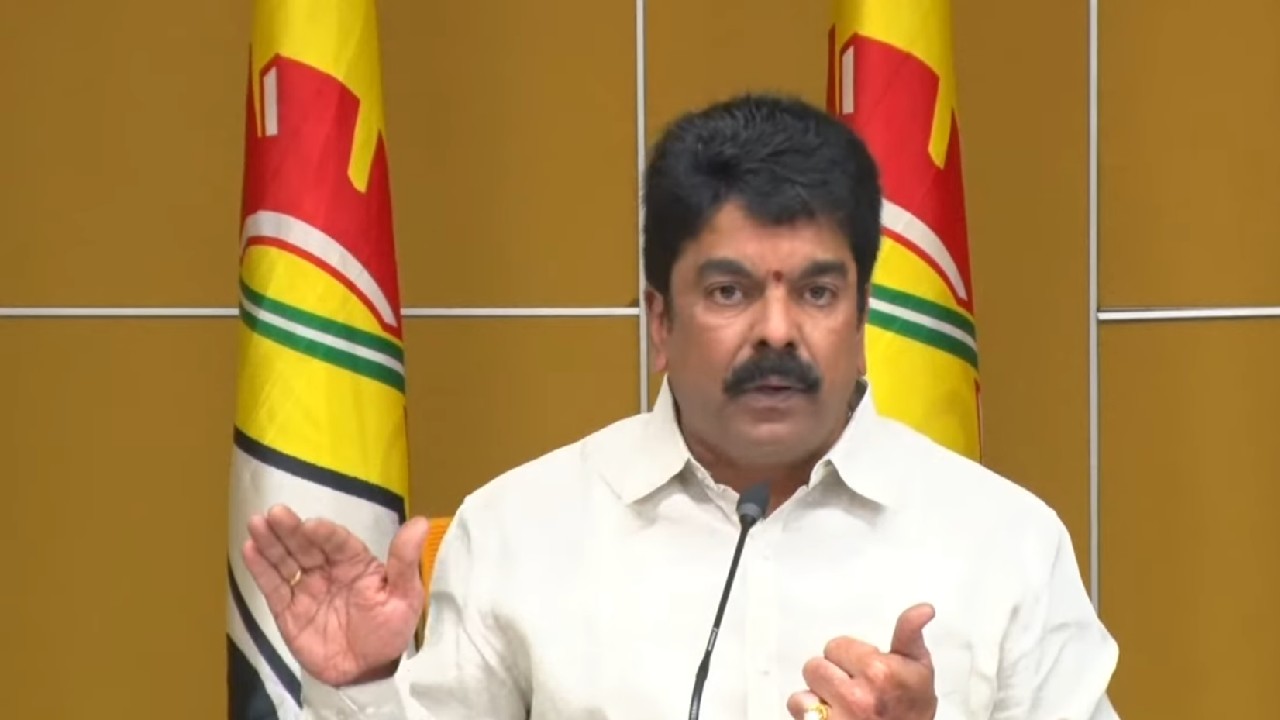 Bonda Umamaheshwarrao: రాష్ట్రంలో విచ్చలవిడిగా మద్యం, నాటుసారా, అక్రమ రవాణా: బోండా ఉమా Bonda Umamaheshwarrao: రాష్ట్రంలో విచ్చలవిడిగా మద్యం, నాటుసారా, అక్రమ రవాణా: బోండా ఉమా