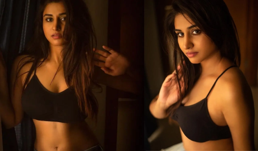 Varshini Sounderajan : టాప్ తీసేసి టాప్ లేపిన యాంకర్ వర్షిణి..