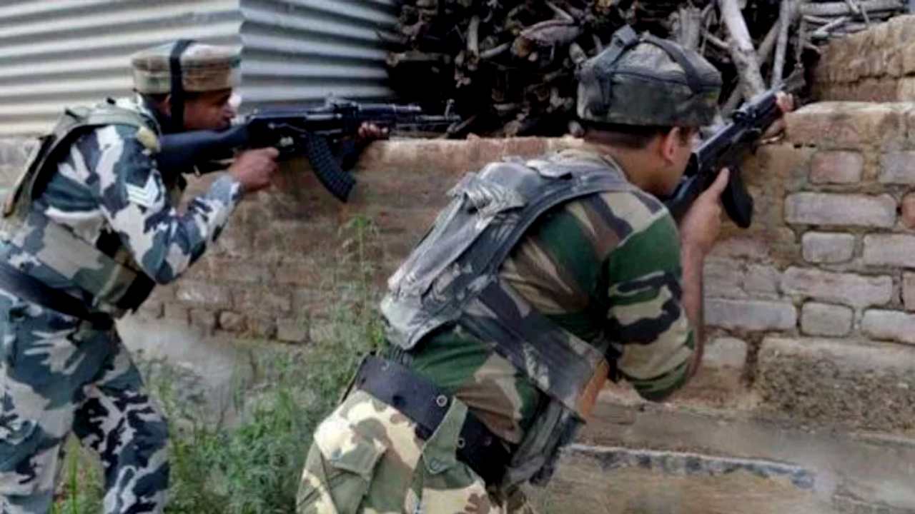 3 Army Personnel : కశ్మీర్లో ఎన్కౌంటర్.. ఆర్మీ వాహనం బోల్తా పడి 3 సైనికులు మృతి, ఐదుగురికి గాయాలు 3 Army Personnel : కశ్మీర్లో ఎన్కౌంటర్.. ఆర్మీ వాహనం బోల్తా పడి 3 సైనికులు మృతి, ఐదుగురికి గాయాలు