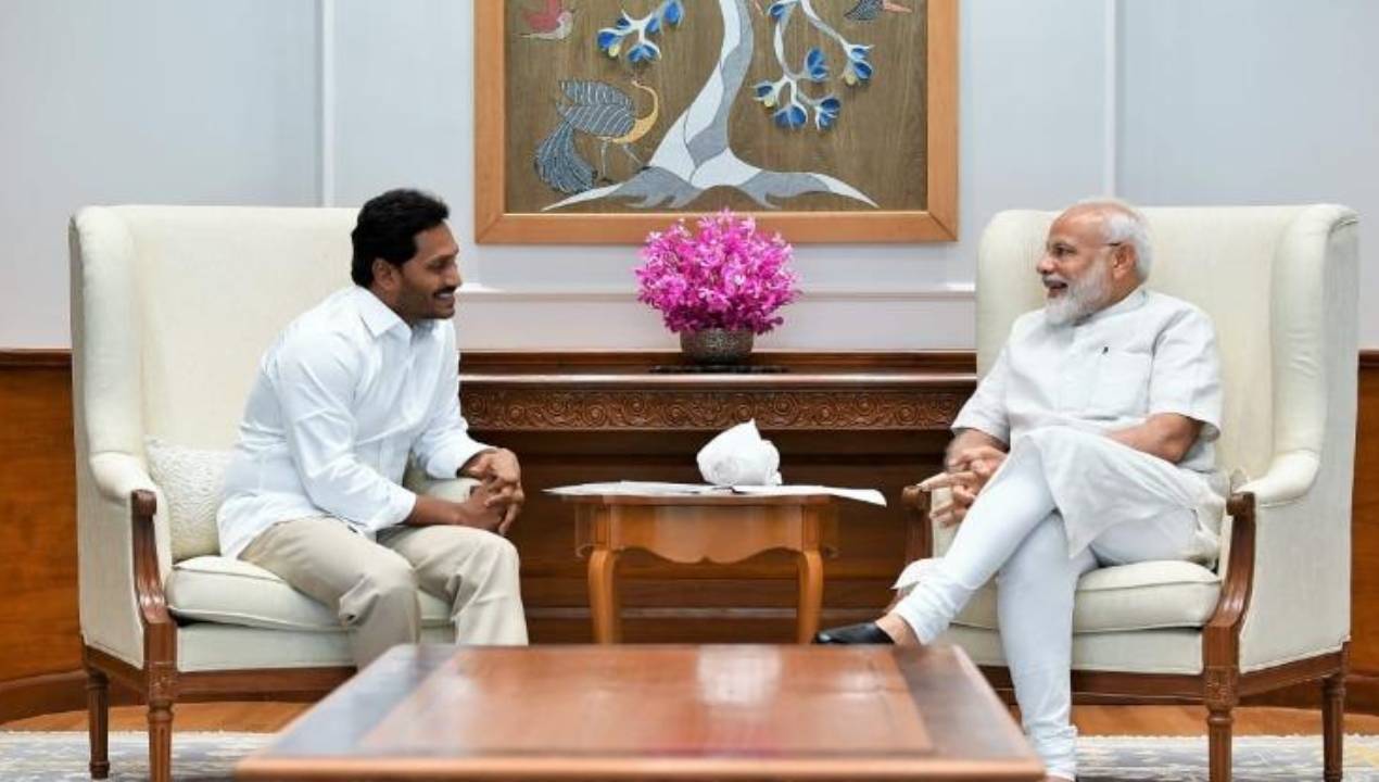Ap cm jagan : నేడు ఢిల్లీకి సీఎం జగన్.. ప్రధాని మోదీతో భేటీ.. కేంద్ర మంత్రులను కలవనున్న జగన్ Ap cm jagan : నేడు ఢిల్లీకి సీఎం జగన్.. ప్రధాని మోదీతో భేటీ.. కేంద్ర మంత్రులను కలవనున్న జగన్