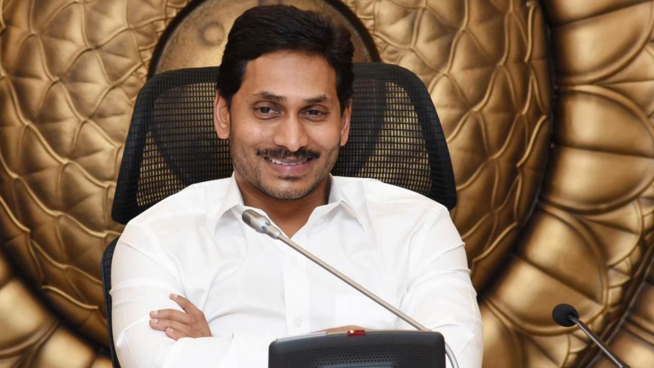 AP Cabinet Reshuffle : 7న ఏపీ మంత్రివర్గ సమావేశం.. 11న కొత్త మంత్రుల ప్రమాణ స్వీకారం AP Cabinet Reshuffle : 7న ఏపీ మంత్రివర్గ సమావేశం.. 11న కొత్త మంత్రుల ప్రమాణ స్వీకారం