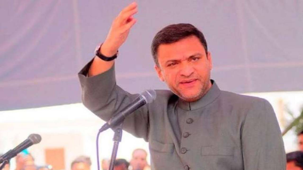 Akbaruddin Owaisi : నాంపల్లి కోర్టులో ఎమ్మెల్యే అక్బరుద్దీన్కు ఊరట.. రెండు కేసులు కొట్టివేత Akbaruddin Owaisi : నాంపల్లి కోర్టులో ఎమ్మెల్యే అక్బరుద్దీన్కు ఊరట.. రెండు కేసులు కొట్టివేత
