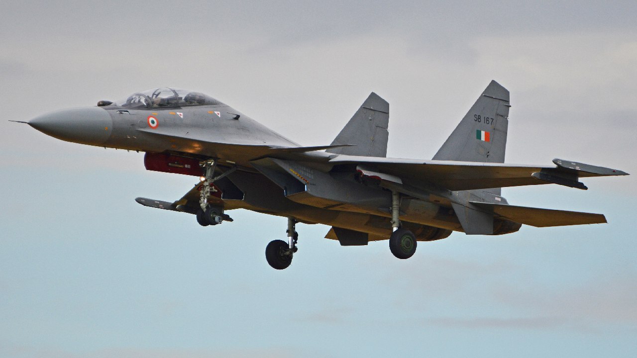 BrahMos missile: సుఖోయ్ విమానం నుంచి బ్రహ్మోస్ పరీక్ష.. విజయవంతం BrahMos missile: సుఖోయ్ విమానం నుంచి బ్రహ్మోస్ పరీక్ష.. విజయవంతం
