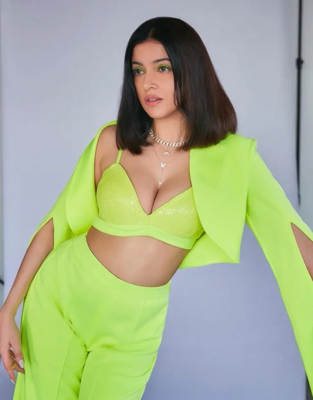 Divya Khosla Kumar12
