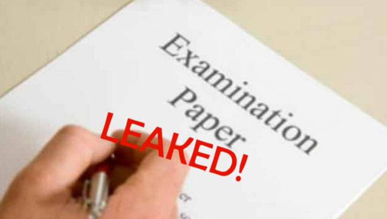 10th Question paper leak: చిత్తూరులో టెన్త్ పేపర్ లీక్ సూత్రదారి అరెస్ట్.. నంద్యాల కలెక్టర్ సీరియస్.. నలుగురిపై వేటు 10th Question paper leak: చిత్తూరులో టెన్త్ పేపర్ లీక్ సూత్రదారి అరెస్ట్.. నంద్యాల కలెక్టర్ సీరియస్.. నలుగురిపై వేటు