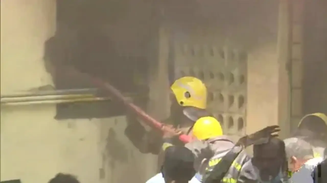 Fire Accident : ప్రభుత్వ ఆస్పత్రిలో భారీ అగ్ని ప్రమాదం..మంటల్లో రోగులు Fire Accident : ప్రభుత్వ ఆస్పత్రిలో భారీ అగ్ని ప్రమాదం..మంటల్లో రోగులు