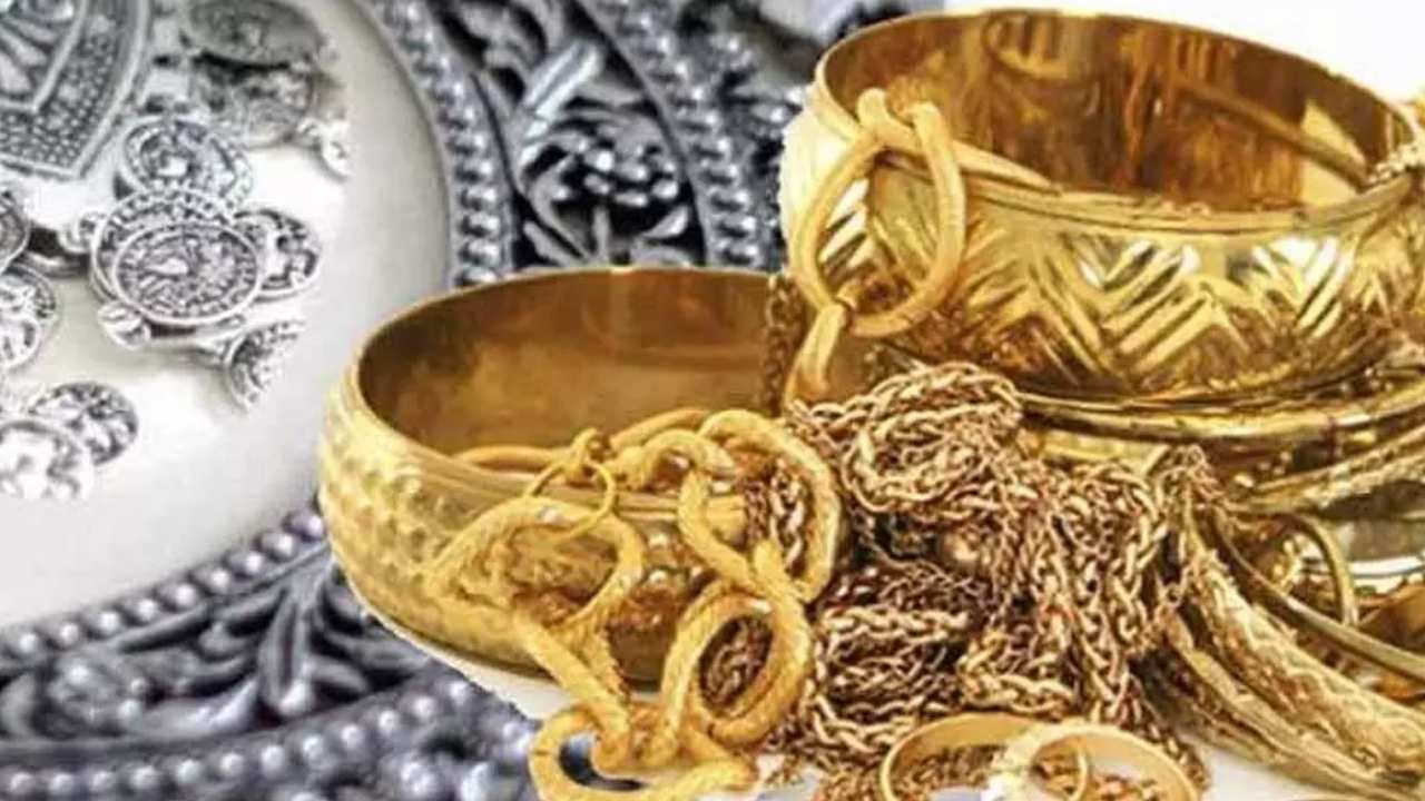 Gold silver price: పెరిగిన బంగారం, వెండి ధరలు.. అక్షయ తృతీయ ముందు మహిళలకు షాక్.. Gold silver price: పెరిగిన బంగారం, వెండి ధరలు.. అక్షయ తృతీయ ముందు మహిళలకు షాక్..
