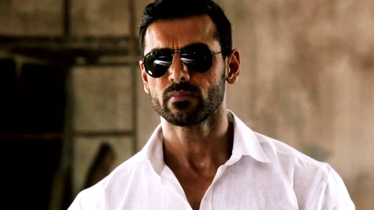 John Abraham: నోరుజారిన హీరో.. దెబ్బ మామూలుగా లేదుగా! John Abraham: నోరుజారిన హీరో.. దెబ్బ మామూలుగా లేదుగా!