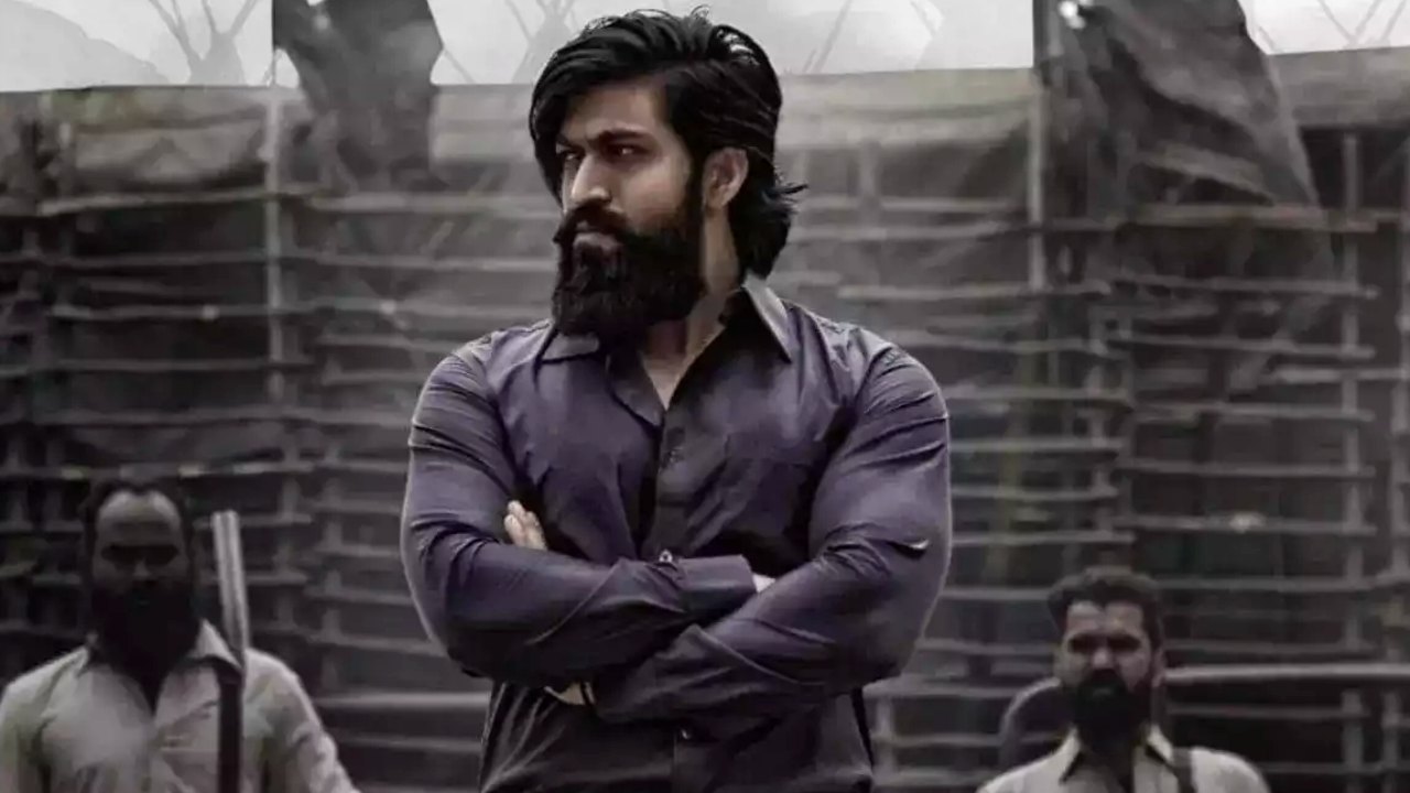 KGF2: బాలీవుడ్ కా బాప్ రాఖీ భాయ్.. తొలిరోజు వసూళ్లతో విధ్వంసం..! KGF2: బాలీవుడ్ కా బాప్ రాఖీ భాయ్.. తొలిరోజు వసూళ్లతో విధ్వంసం..!