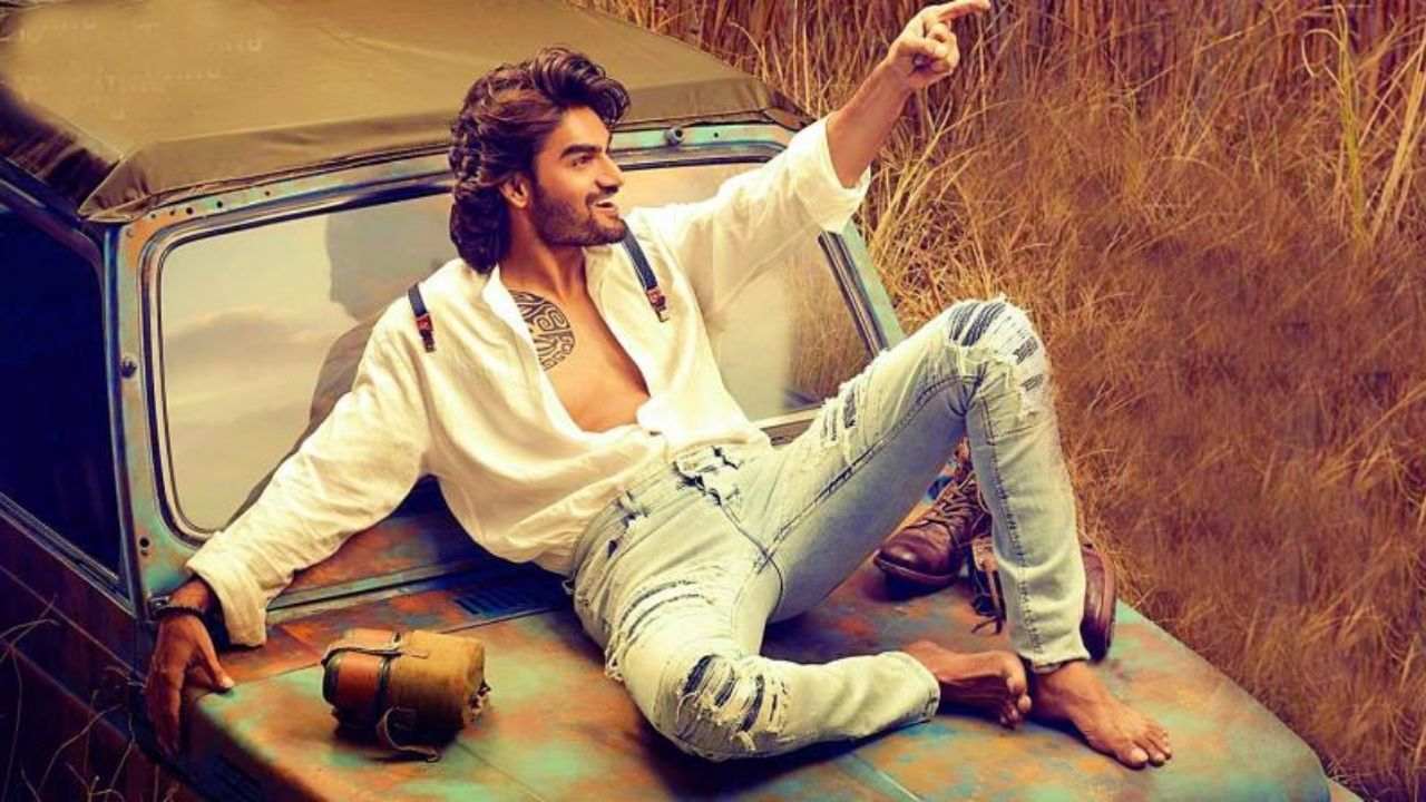 Kartikeya: హిట్టు ఫట్టు కాదు.. డిఫరెంట్ క్యారెక్టర్స్ పట్టేస్తున్న హీరో! Kartikeya: హిట్టు ఫట్టు కాదు.. డిఫరెంట్ క్యారెక్టర్స్ పట్టేస్తున్న హీరో!