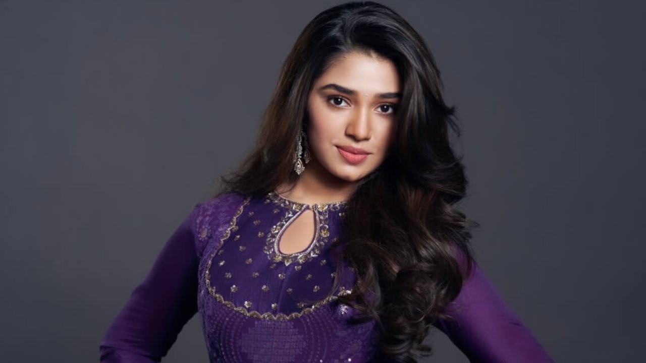 Krithi Shetty: బేబమ్మ కోరిక మామూలుగా లేదుగా..? Krithi Shetty: బేబమ్మ కోరిక మామూలుగా లేదుగా..?