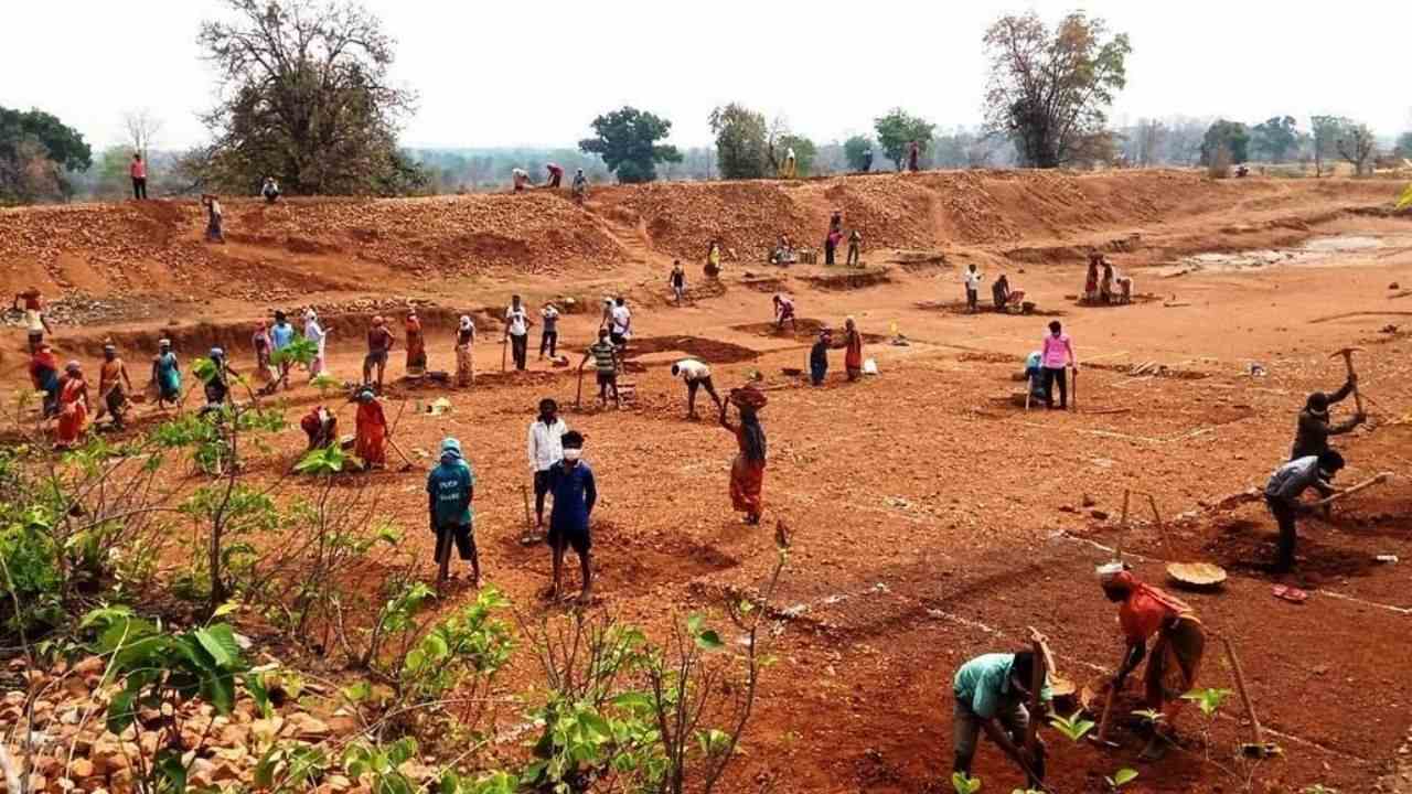 MGNREGA: రూ.929 కోట్ల ఉపాధి హామీ వేతనాల విడుదల MGNREGA: రూ.929 కోట్ల ఉపాధి హామీ వేతనాల విడుదల