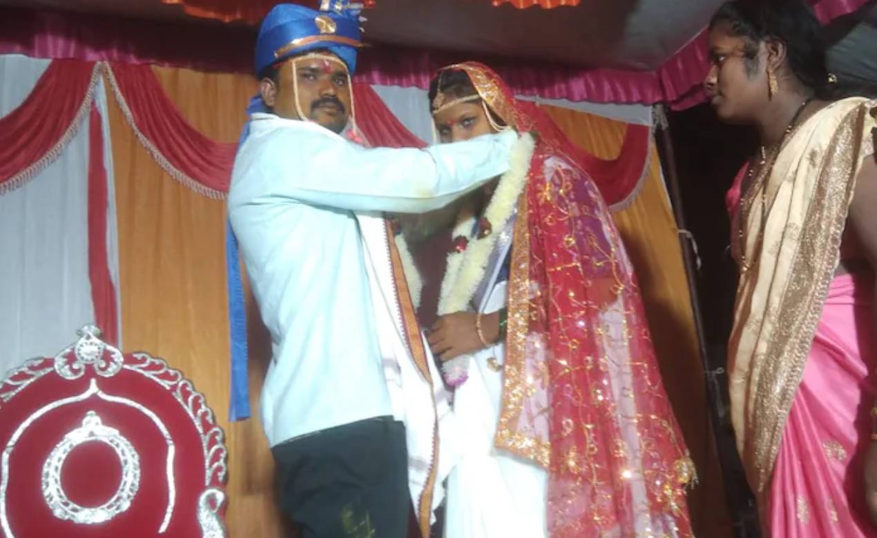 Wedding: వరుడుని కాదని వేరే వ్యక్తిని పెళ్లిచేసుకున్న వధువు.. ఎందుకో తెలిస్తే అవాక్కవుతారు.. Wedding: వరుడుని కాదని వేరే వ్యక్తిని పెళ్లిచేసుకున్న వధువు.. ఎందుకో తెలిస్తే అవాక్కవుతారు..