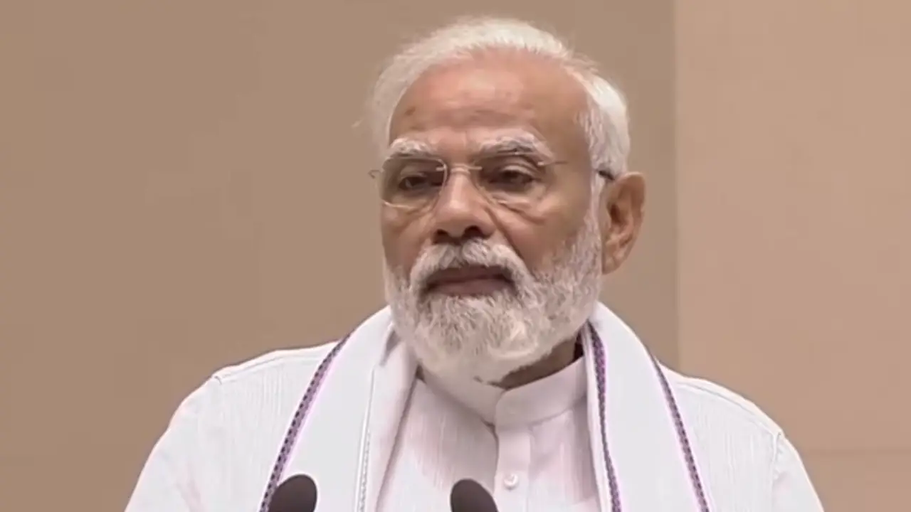 PM Modi : కోర్టుల్లో స్థానిక భాషల ఉపయోగంపై మోదీ కీలక వ్యాఖ్యలు PM Modi : కోర్టుల్లో స్థానిక భాషల ఉపయోగంపై మోదీ కీలక వ్యాఖ్యలు
