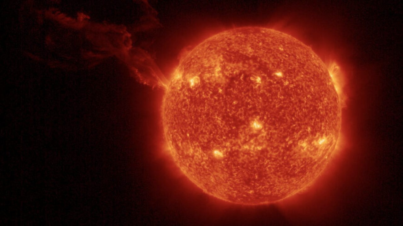 More Earth Ward Bound Solar Flares Likely In Coming Days, Warn Solar Physicists (1)