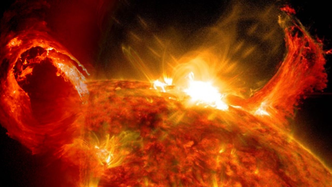 Solar Physicists : పెనుముప్పు తప్పదా? భగ్గుమంటున్న భానుడు .. సౌర శాస్త్రవేత్తల హెచ్చరిక..! Solar Physicists : పెనుముప్పు తప్పదా? భగ్గుమంటున్న భానుడు .. సౌర శాస్త్రవేత్తల హెచ్చరిక..!