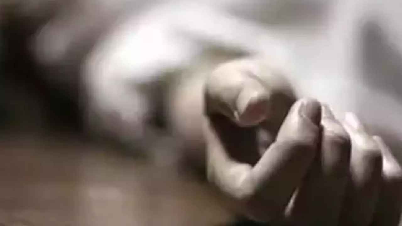 Mother Son Suicide Case : తల్లీ కొడుకు ఆత్మహత్య.. న్యాయం జరిగేలా చూస్తామన్న ఎస్పీ.. అజ్ఞాతంలో సీఐ Mother Son Suicide Case : తల్లీ కొడుకు ఆత్మహత్య.. న్యాయం జరిగేలా చూస్తామన్న ఎస్పీ.. అజ్ఞాతంలో సీఐ