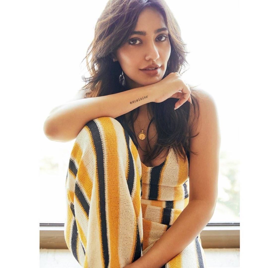 Neha Sharma Hot Pics 02