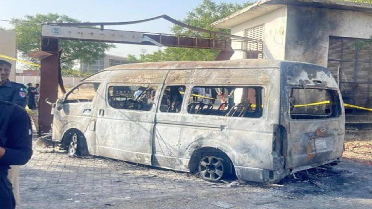 Pakistan: పాక్ యూనివర్సిటీలో ఆత్మాహుతి దాడి.. నలుగురు మృతి Pakistan: పాక్ యూనివర్సిటీలో ఆత్మాహుతి దాడి.. నలుగురు మృతి