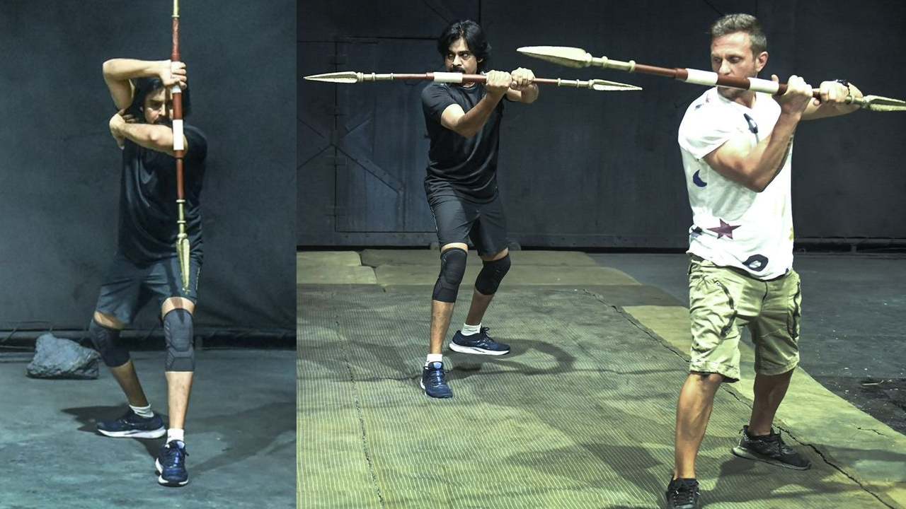 Pawan Kalyan Latest Look From Hari Hara Veera Mallu Sets Goes Viral03