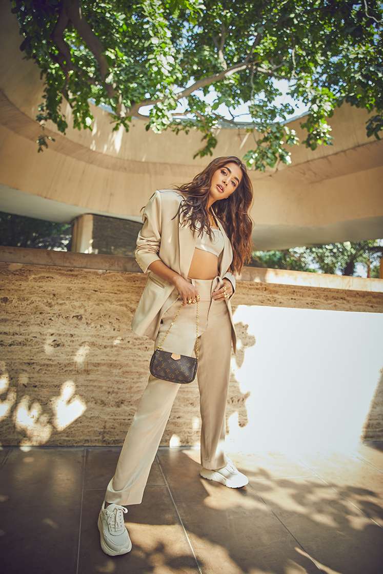 Pooja Hegde Shines In Stylish Look05
