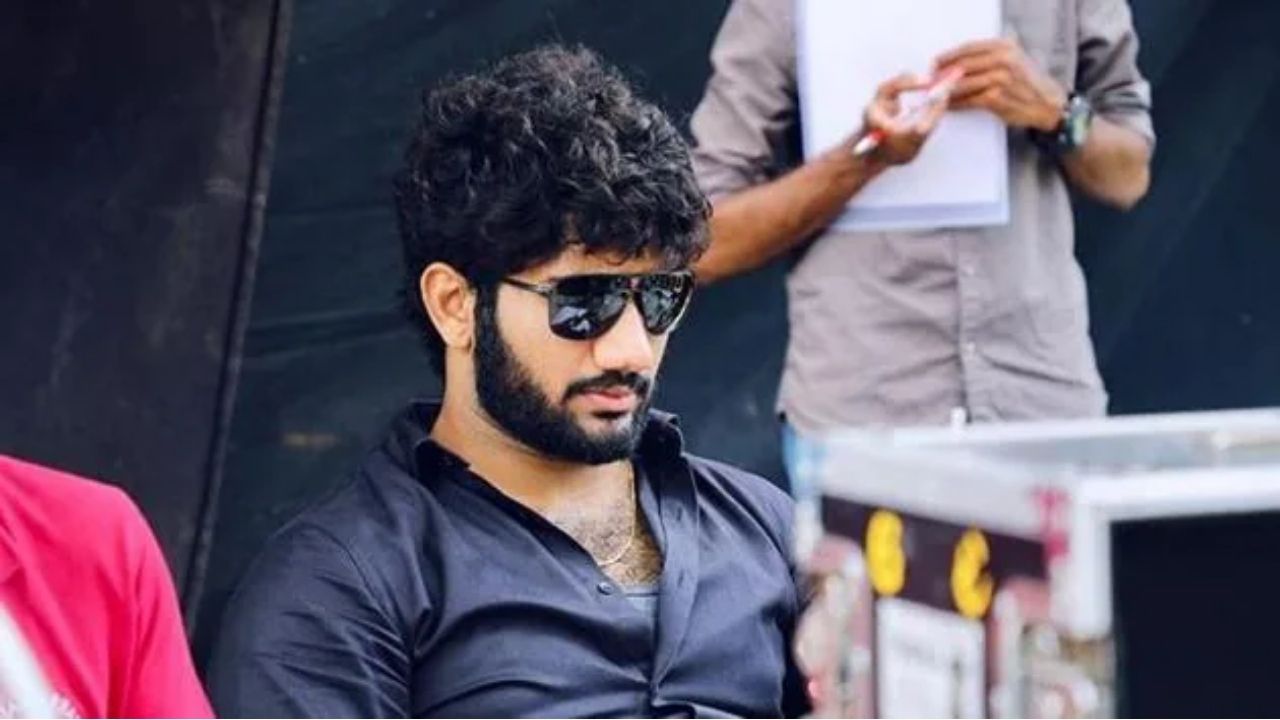 Prasanth Varma: పదిమంది హీరోయిన్లతో సినిమా.. ఏంటో అంత స్పెషల్?! Prasanth Varma: పదిమంది హీరోయిన్లతో సినిమా.. ఏంటో అంత స్పెషల్?!