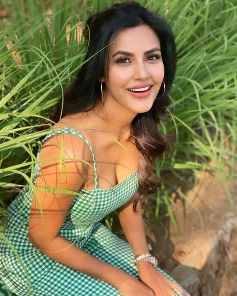 Priya Anand7