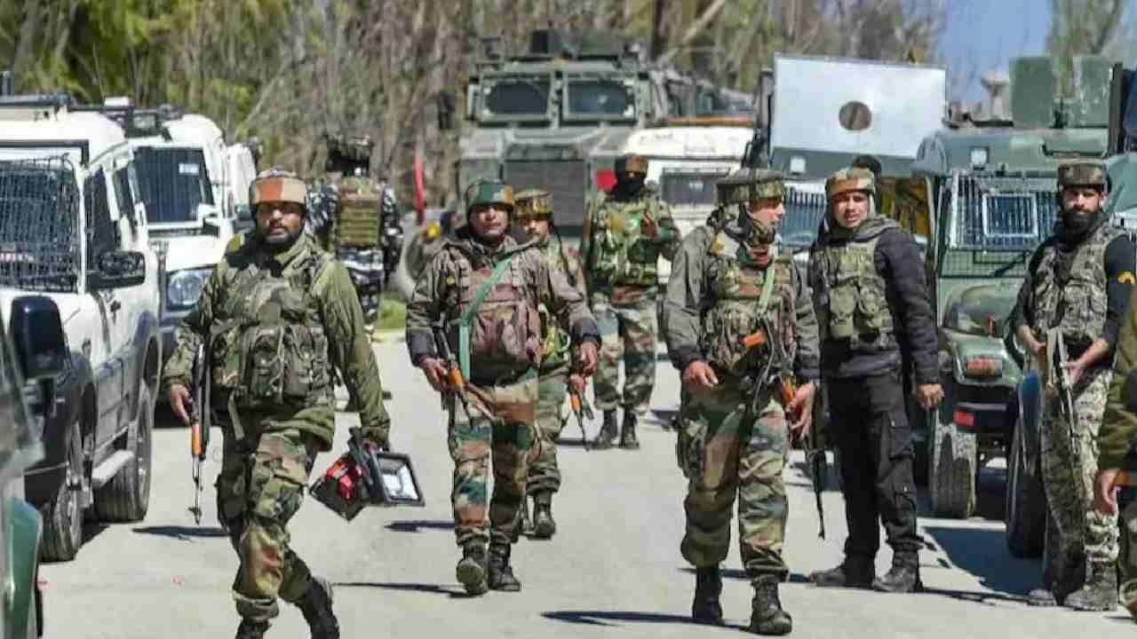 Pulwama encounter: పుల్వామాలో ఎన్కౌంటర్.. ముగ్గురు తీవ్రవాదులు హతం Pulwama encounter: పుల్వామాలో ఎన్కౌంటర్.. ముగ్గురు తీవ్రవాదులు హతం