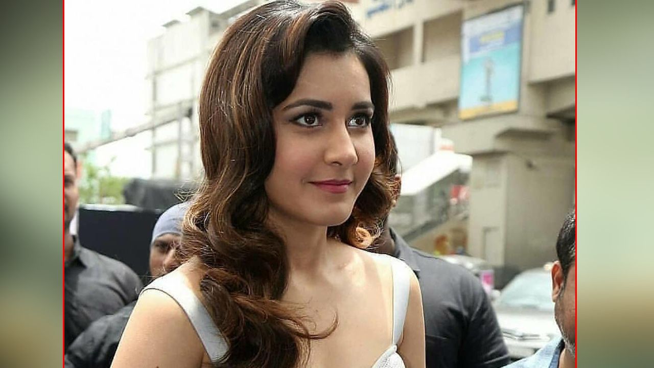 Raashi Khanna: నాకు ఏ పాపం తెలియదు అంటోన్న రాశి..! Raashi Khanna: నాకు ఏ పాపం తెలియదు అంటోన్న రాశి..!