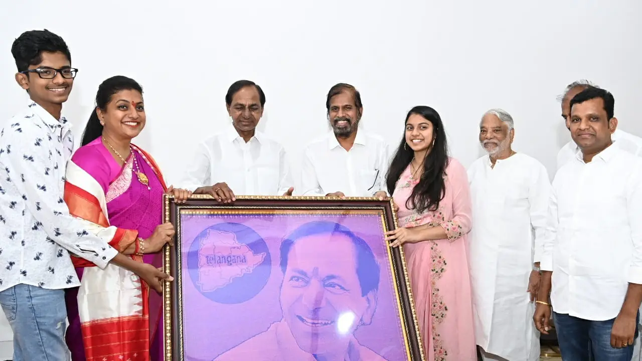 RK RoJa : సీఎం కేసీఆర్ను కలిసిన ఏపీ మంత్రి రోజా.. తర్వాత చిరంజీవితో RK RoJa : సీఎం కేసీఆర్ను కలిసిన ఏపీ మంత్రి రోజా.. తర్వాత చిరంజీవితో