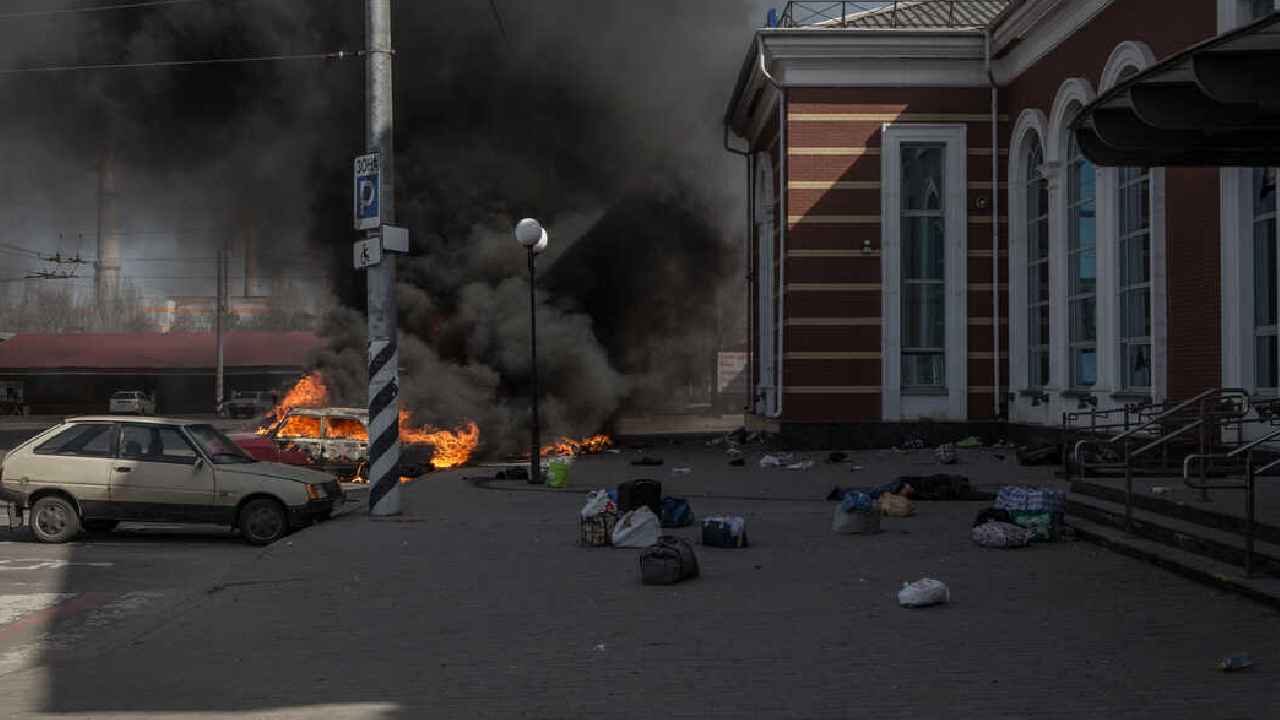 Russia Soldiers Killed News : యుద్ధంలో 19వేల 300 రష్యా సైనికులు హతం- యుక్రెయిన్ ఆర్మీ Russia Soldiers Killed News : యుద్ధంలో 19వేల 300 రష్యా సైనికులు హతం- యుక్రెయిన్ ఆర్మీ