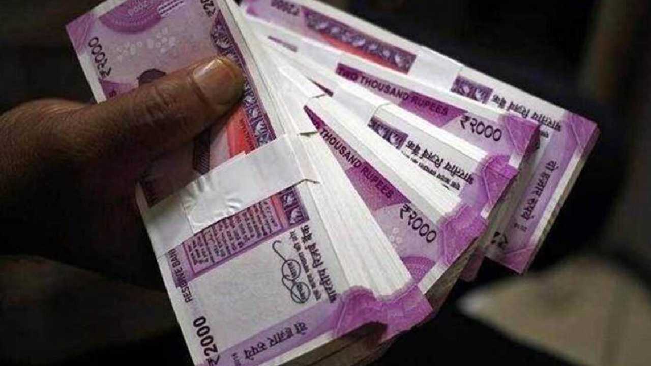Share Market Fraud : లక్షకు రూ.15 లక్షలు వడ్డీ..! విజయవాడలో షేర్ మార్కెట్ పేరుతో భారీ మోసం Share Market Fraud : లక్షకు రూ.15 లక్షలు వడ్డీ..! విజయవాడలో షేర్ మార్కెట్ పేరుతో భారీ మోసం