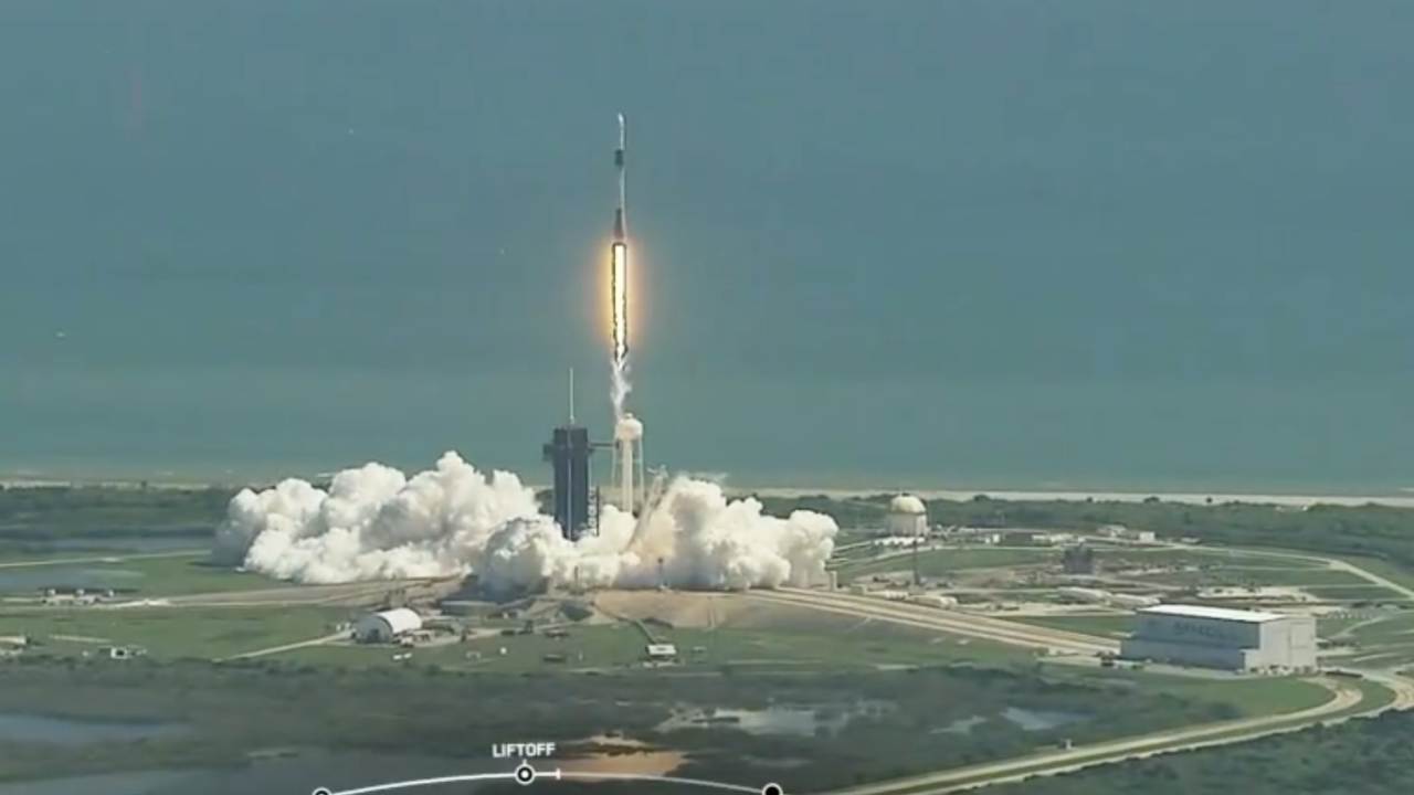 Spacex Rocket Blasts Off For International Space Station With First All Private Crew (1)