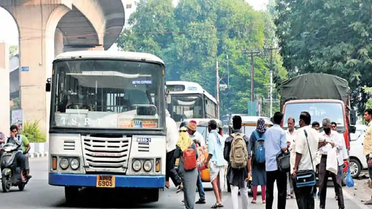 TSRTC : పోటీ పరీక్షల అభ్యర్ధులకు టీఎస్ఆర్టీసి బంపరాఫర్ TSRTC : పోటీ పరీక్షల అభ్యర్ధులకు టీఎస్ఆర్టీసి బంపరాఫర్