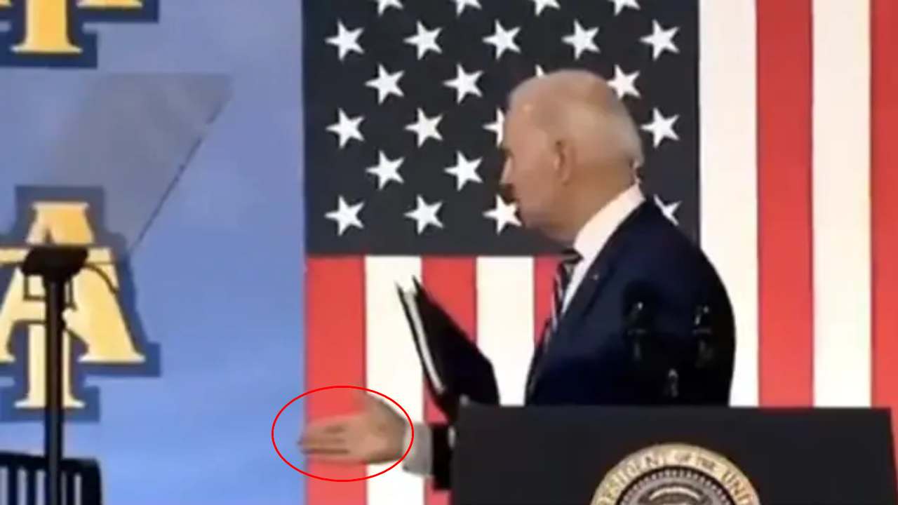 Joe Biden : జో బైడెన్ గాల్లో కరచాలనం.. అధ్యక్షుడి తీరుతో అందరూ షాక్.. వీడియో వైరల్..! Joe Biden : జో బైడెన్ గాల్లో కరచాలనం.. అధ్యక్షుడి తీరుతో అందరూ షాక్.. వీడియో వైరల్..!