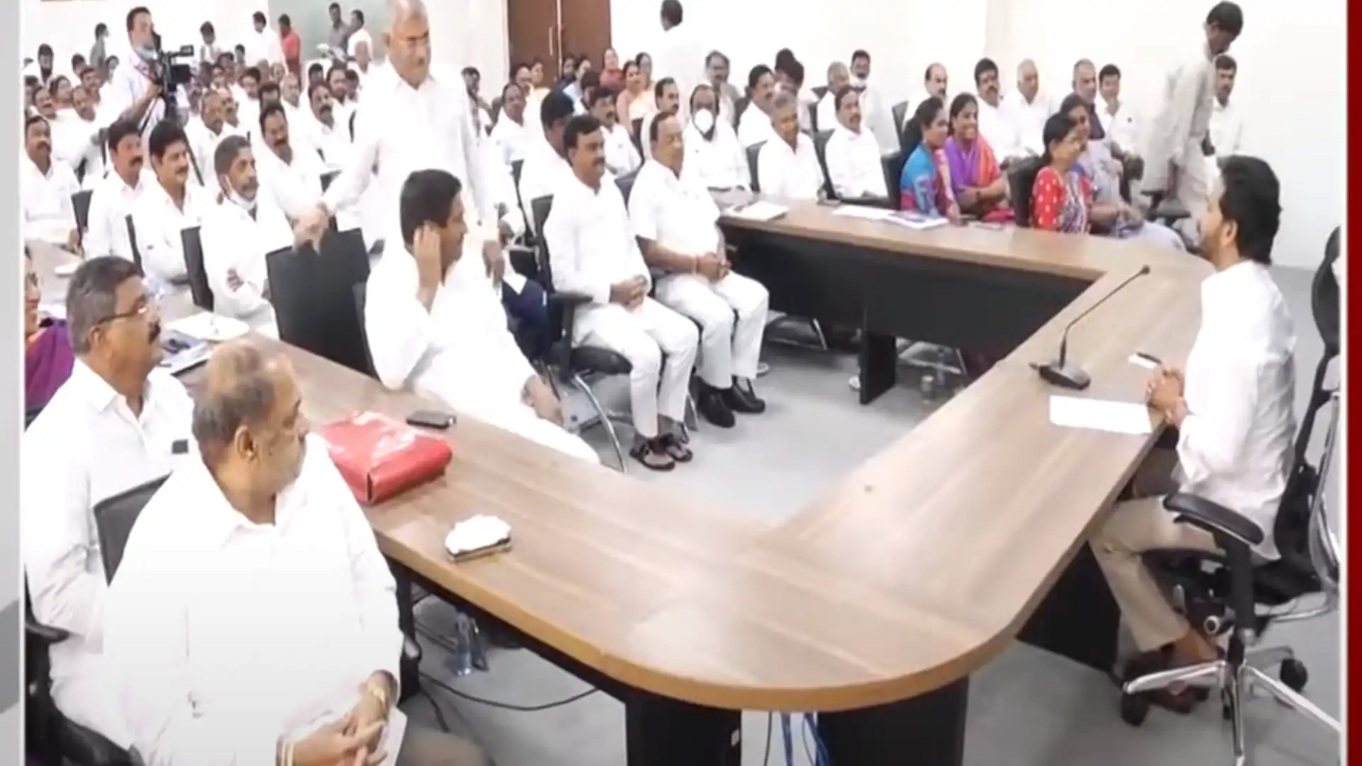 CM Jagan : ముగిసిన సీఎం జగన్ కీలక సమావేశం.. నేతలకు దిశానిర్దేశం CM Jagan : ముగిసిన సీఎం జగన్ కీలక సమావేశం.. నేతలకు దిశానిర్దేశం