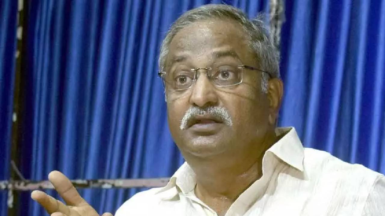 AB Venakteswar Rao: ప్రభుత్వ షోకాజుపై గట్టి వివరణ ఇచ్చిన ఏబీ వెంకటేశ్వరరావు AB Venakteswar Rao: ప్రభుత్వ షోకాజుపై గట్టి వివరణ ఇచ్చిన ఏబీ వెంకటేశ్వరరావు