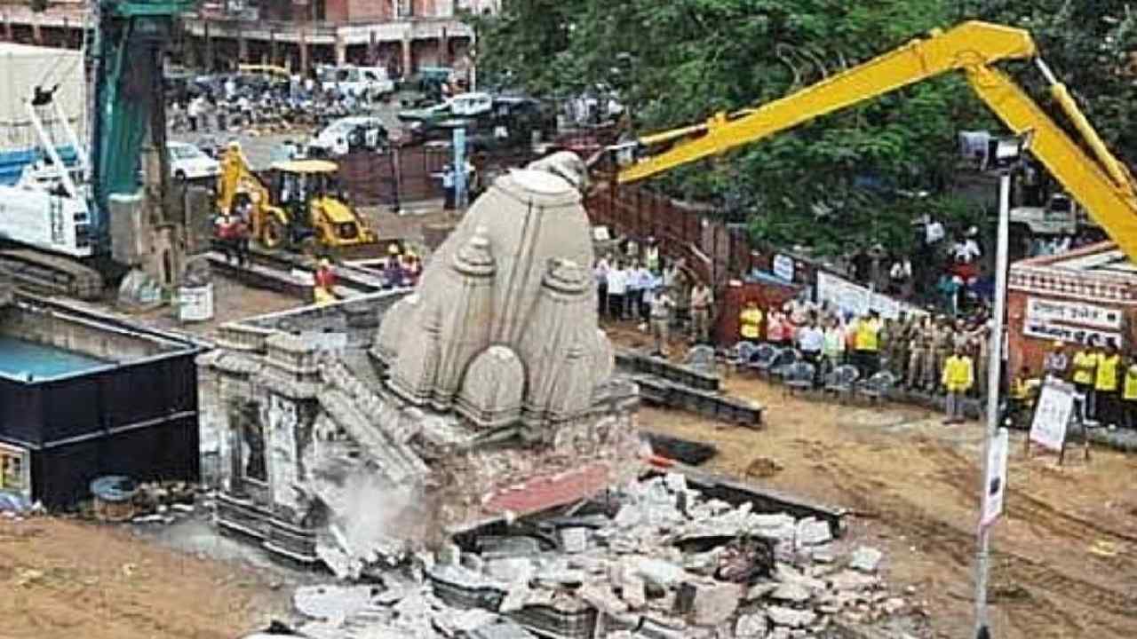 Alwar temple demolish: ఆ గుళ్ళు మళ్లీ కడతాం: అళ్వార్ జిల్లా అధికారులు Alwar temple demolish: ఆ గుళ్ళు మళ్లీ కడతాం: అళ్వార్ జిల్లా అధికారులు