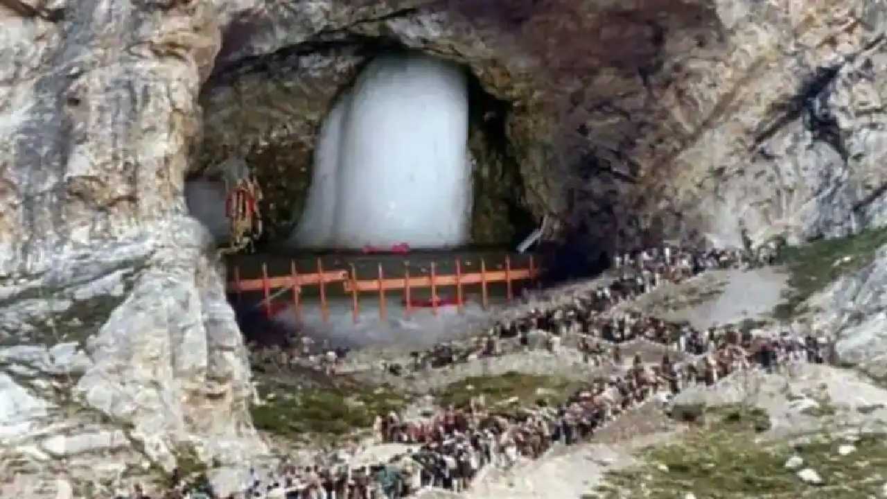 Amrnath Yatra: అమర్నాథ్ యాత్ర కోసం ఇప్పటి వరకు 33,795 మంది నమోదు: కొనసాగుతున్న బుకింగ్ Amrnath Yatra: అమర్నాథ్ యాత్ర కోసం ఇప్పటి వరకు 33,795 మంది నమోదు: కొనసాగుతున్న బుకింగ్