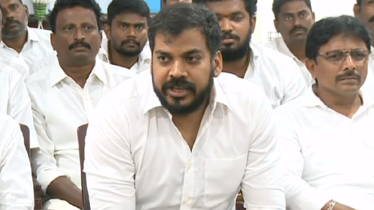 Anilkumar Yadav: నెల్లూరులో ఫ్లెక్సీల రగడ: స్పందించిన మాజీ మంత్రి అనిల్ కుమార్ Anilkumar Yadav: నెల్లూరులో ఫ్లెక్సీల రగడ: స్పందించిన మాజీ మంత్రి అనిల్ కుమార్