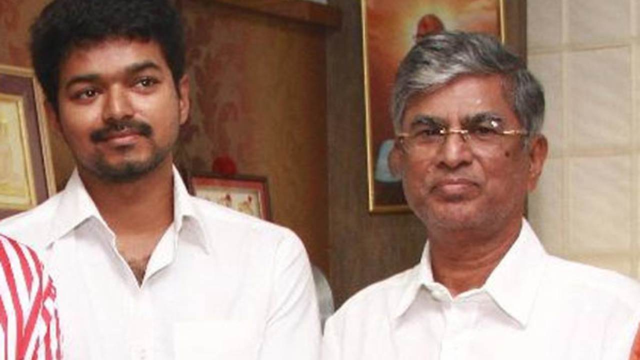 Vijay Father : ‘బీస్ట్’ సినిమాలో స్క్రీన్ప్లే అస్సలు బాలేదు Vijay Father : ‘బీస్ట్’ సినిమాలో స్క్రీన్ప్లే అస్సలు బాలేదు