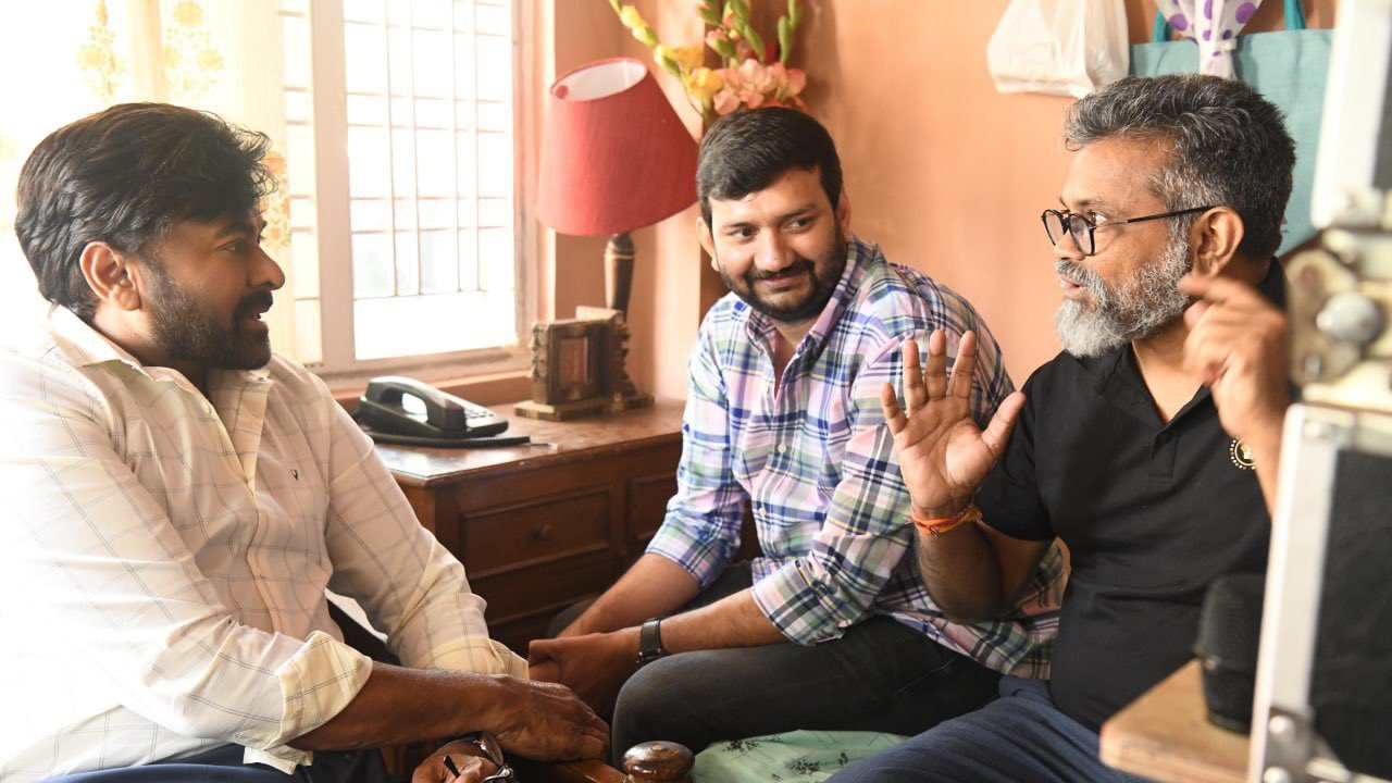 Chiranjeevi : సుకుమార్ డైరెక్షన్లో చిరంజీవి.. ఫోటోలు షేర్ చేసిన మెగాస్టార్ Chiranjeevi : సుకుమార్ డైరెక్షన్లో చిరంజీవి.. ఫోటోలు షేర్ చేసిన మెగాస్టార్